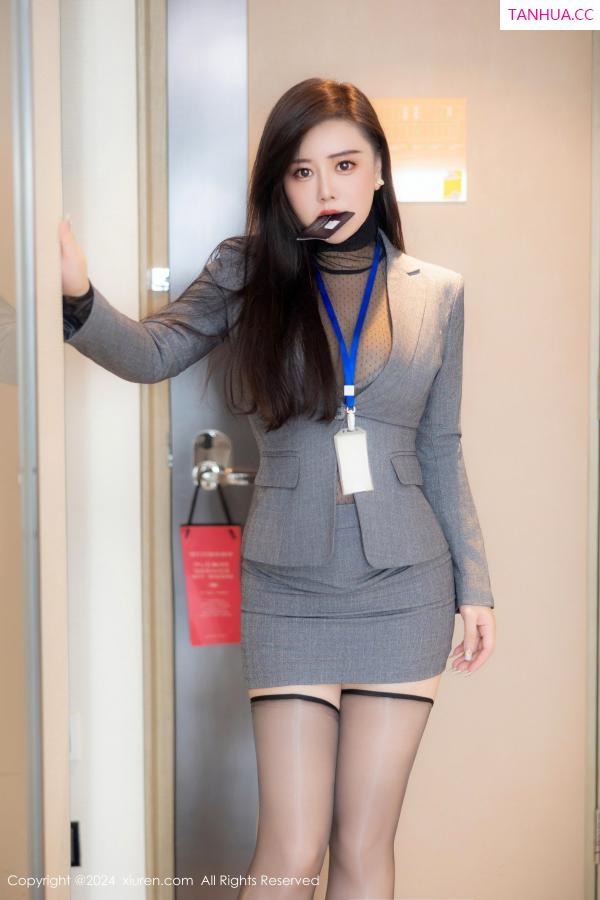 王格 王婉悠 [XiuRen]高清写真图 2024.06.17 No.8712 王婉悠Queen 黑丝美腿第6张图片